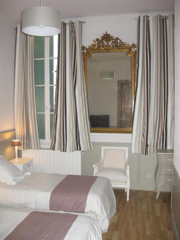 Hotel De L'Amphitheatre Nimes Room photo